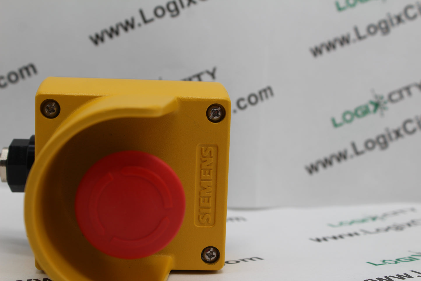 NEW NO BOX | SIEMENS | 3SB3801-2DG3 |