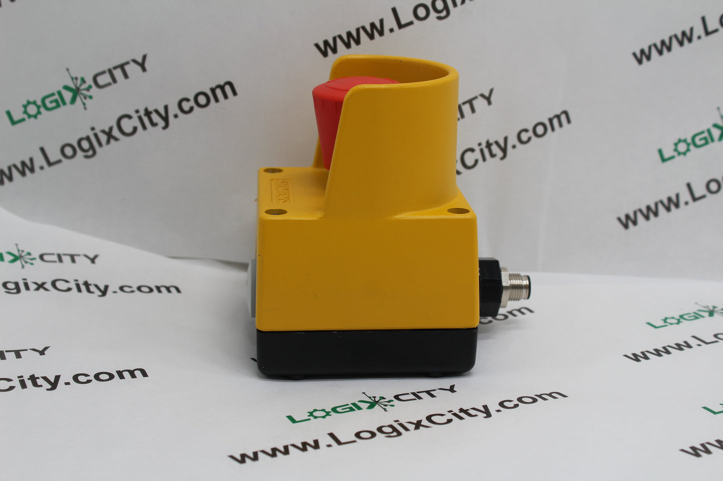 NEW NO BOX | SIEMENS | 3SB3801-2DG3 |